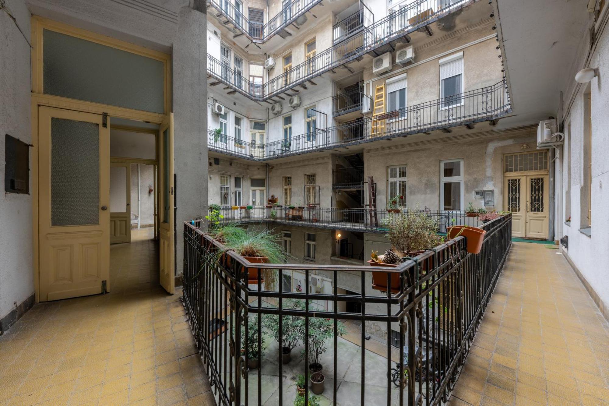 A Quiet Studio In The Heart Of The City Budapest Luaran gambar