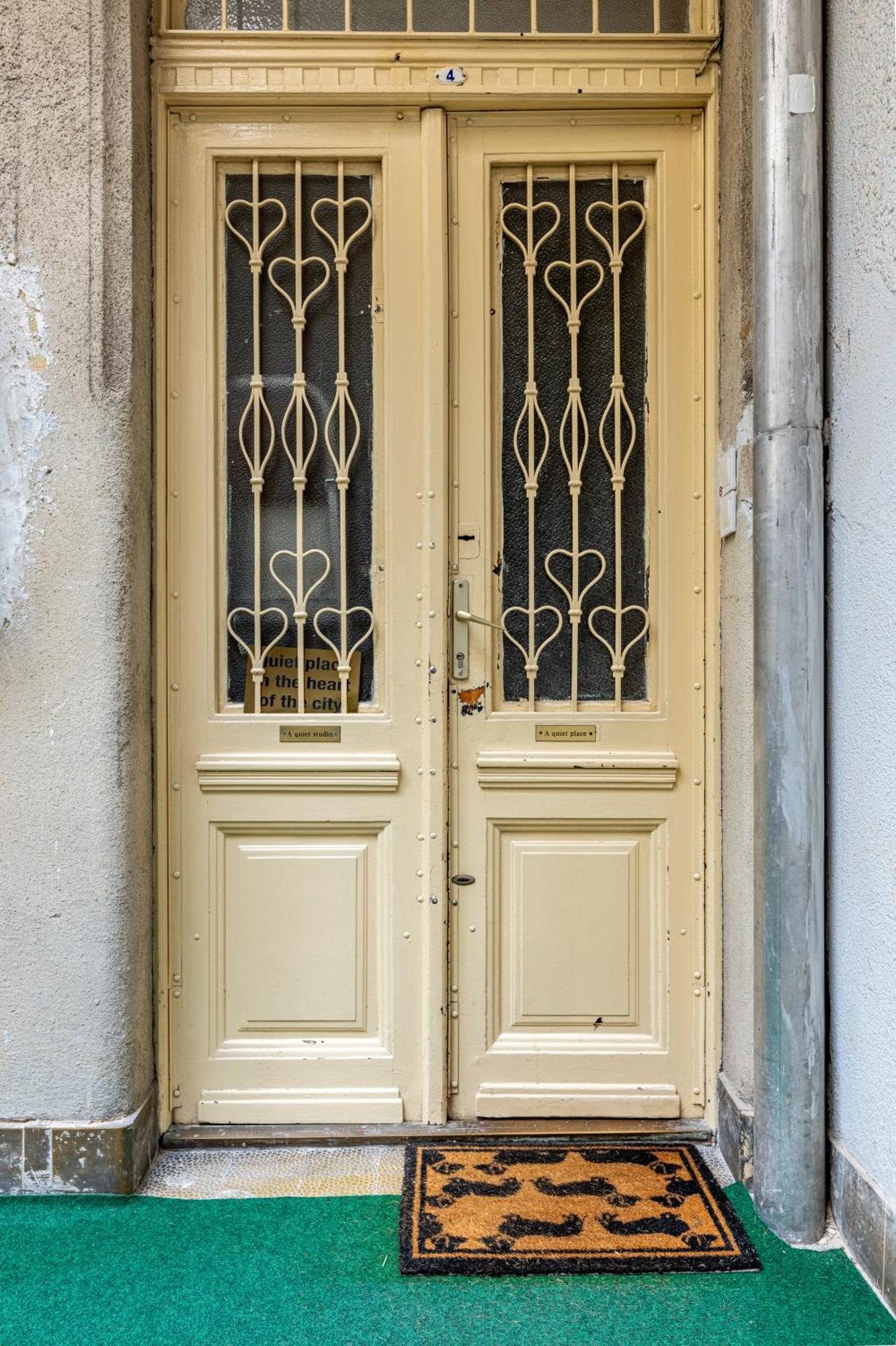 A Quiet Studio In The Heart Of The City Budapest Luaran gambar