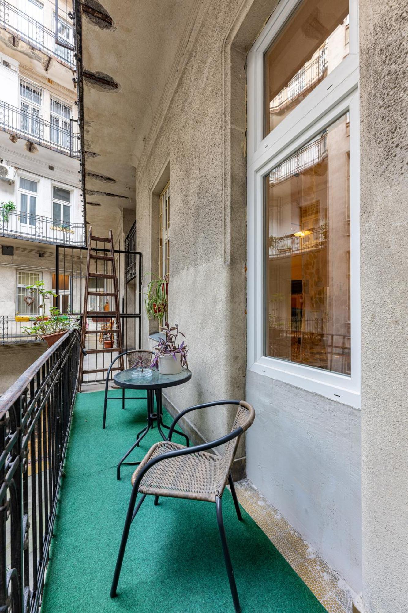A Quiet Studio In The Heart Of The City Budapest Luaran gambar